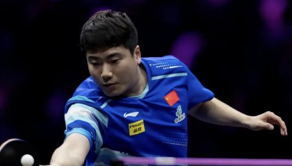 开云-带伤作战！世界第7梁靖崑1日双败：男单男双全一轮游 12天5连败