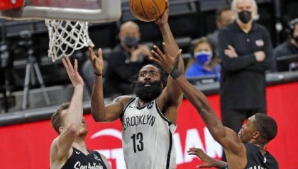 开云体育下载-哈登率队取胜创多项纪录 欧文：必须习惯这种表现